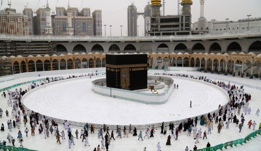 استقبال أولى طلائع المعتمرين الخارج في المدينة المنورة
