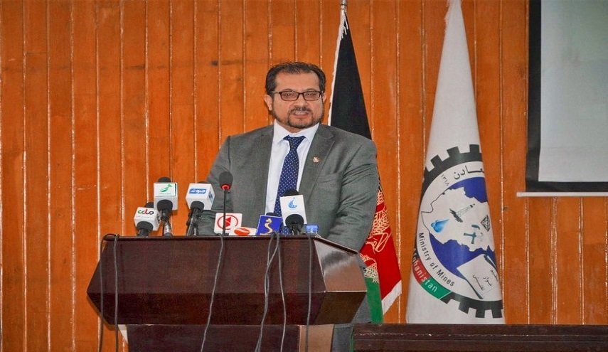 شاهد.. وزير أفغاني سابق يعمل موزع طعام في ألمانيا 
