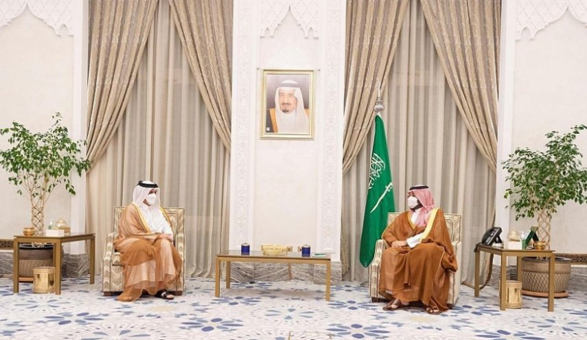 ولي العهد السعودي يلتقي وزير خارجية قطر بنيوم