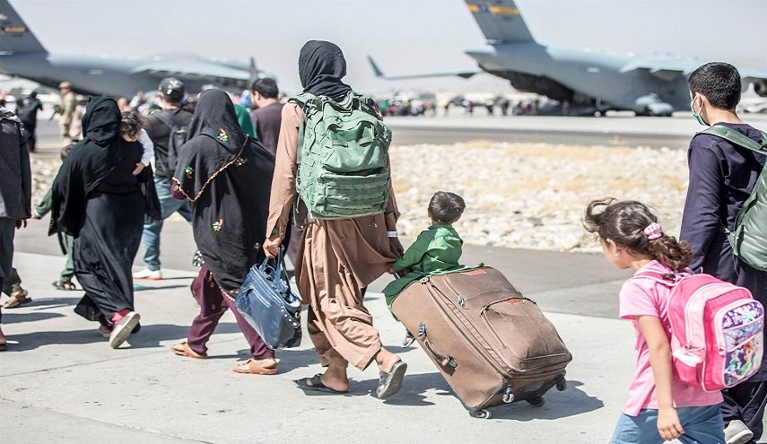 جونسون وميركل يبحثان موضوع أفغانستان وبريطانيا تنهي عمليات الإجلاء