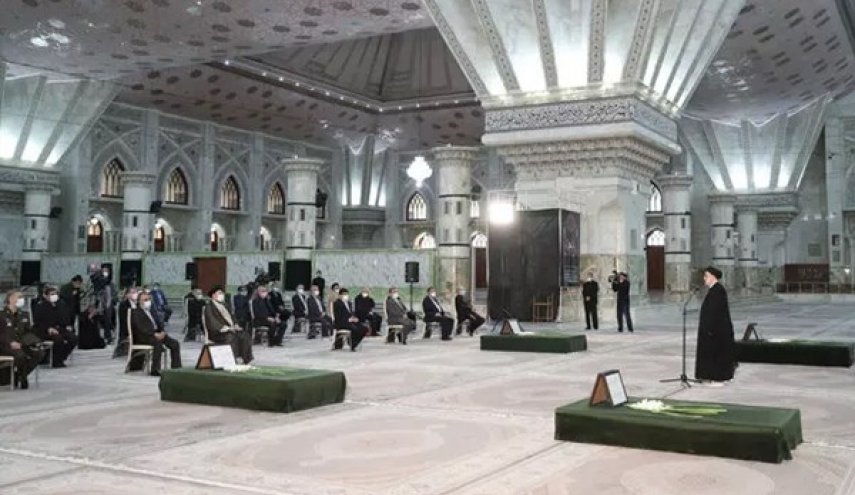 اعضاء الحكومة الجديدة يجددون العهد مع قيم ومبادئ الامام الخميني الراحل