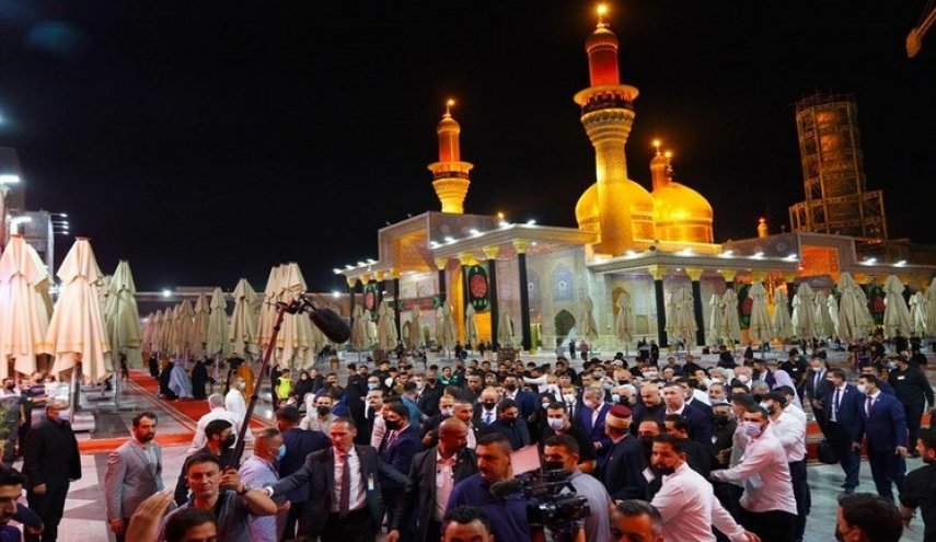 الكاظمي وماكرون يزوران مرقد الإمامين الكاظمين (عليهما السلام)