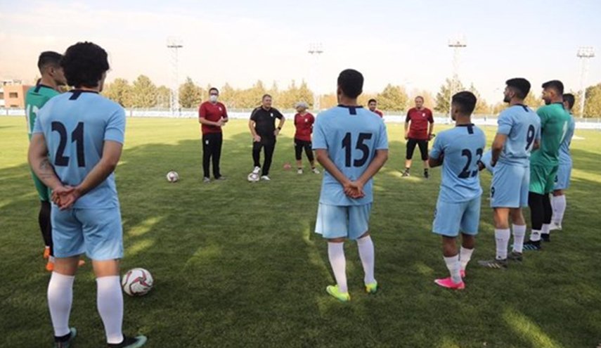 المنتخب الايراني يجري مرانه في ملعب 