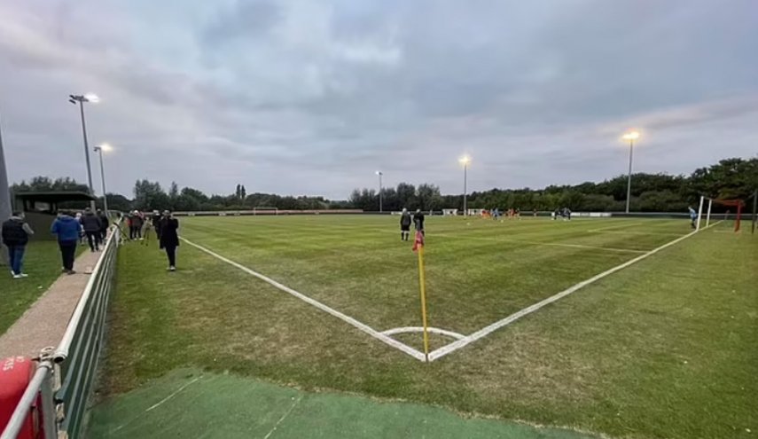 تشبه حادثة كريستيان إريكسن.. إيقاف مباراة بسبب تعرض لاعب لأزمة قلبية حادة