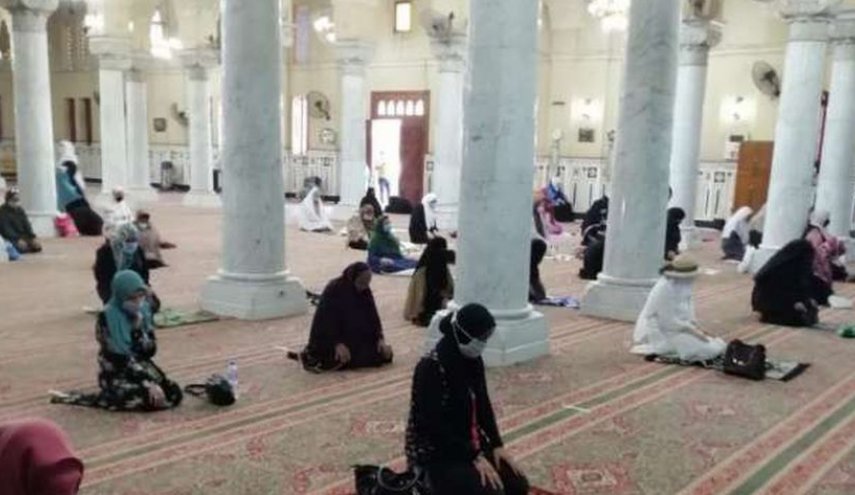 مصر تغلق مصلى السيدات في أشهر مساجد البلاد
