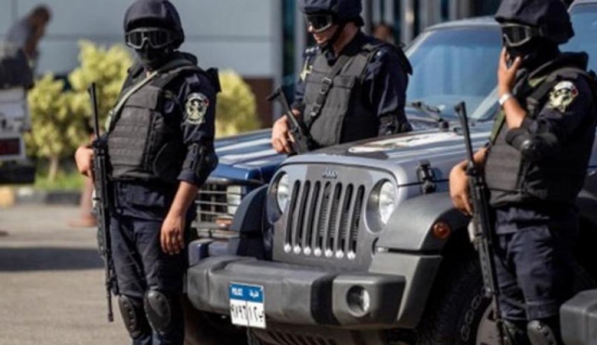 سحل مصرية في حضور الشرطة يثير انتقادات للأمن والإعلام