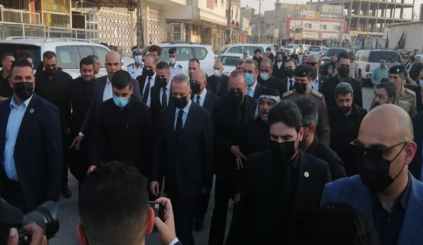 الكاظمي يحضر مجلس عزاء المرجع الحكيم في النجف الأشرف (صور)