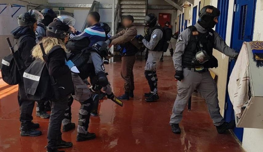 توتر شديد في سجون الاحتلال بسبب إجراءات عقابية على الأسرى