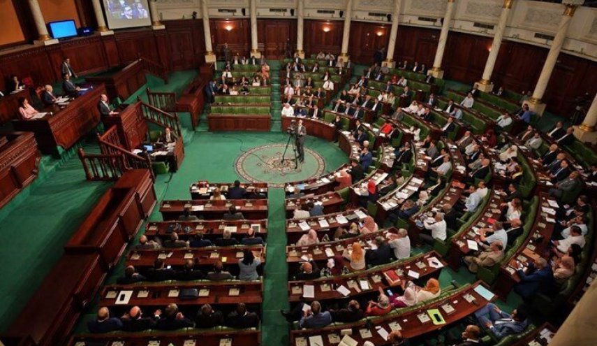 تونس..نائب بالبرلمان يدخل في إضراب عن الطعام احتجاجا على سجنه ومحاكمته عسكريا
