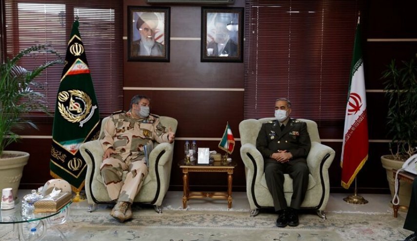 وزير الدفاع الإيراني يؤكد على تطوير قوة الدفاع المدني في البلاد
