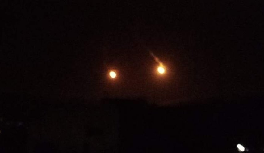 الاحتلال الصهيوني يطلق 3 قنابل مضيئة بسماء جنوب لبنان