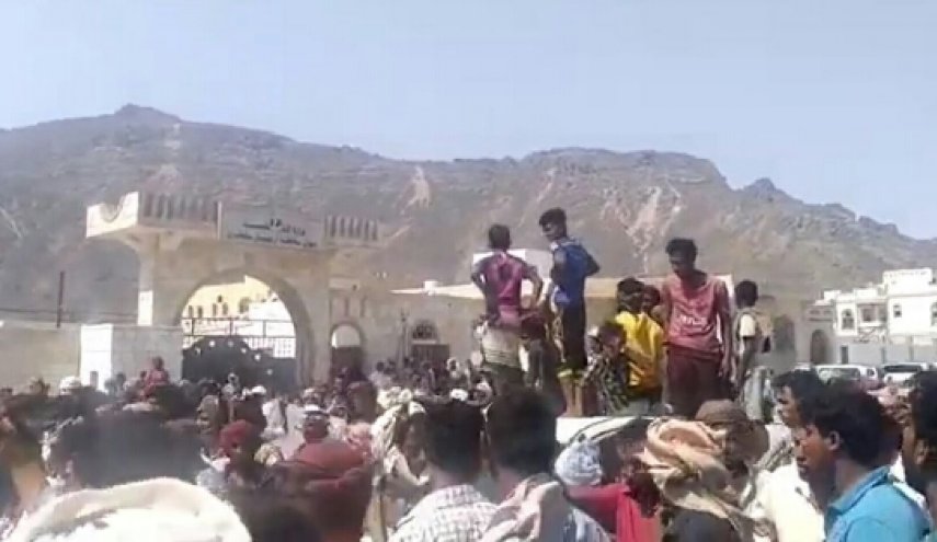 انتفاضة شعبية ضد الامارات ومليشياتها في سقطرى

