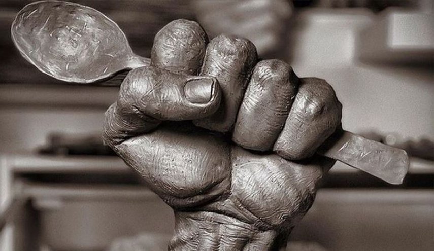'ملعقة الحرية' نحات كويتي يهدي أسرى جلبوع هدية من صميم قلبه 