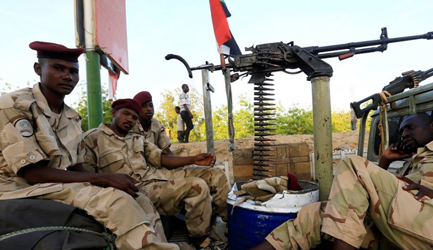 السودان يعلن ضبط شحنة أسلحة وذخائر ومتفجرات قادمة من ليبيا