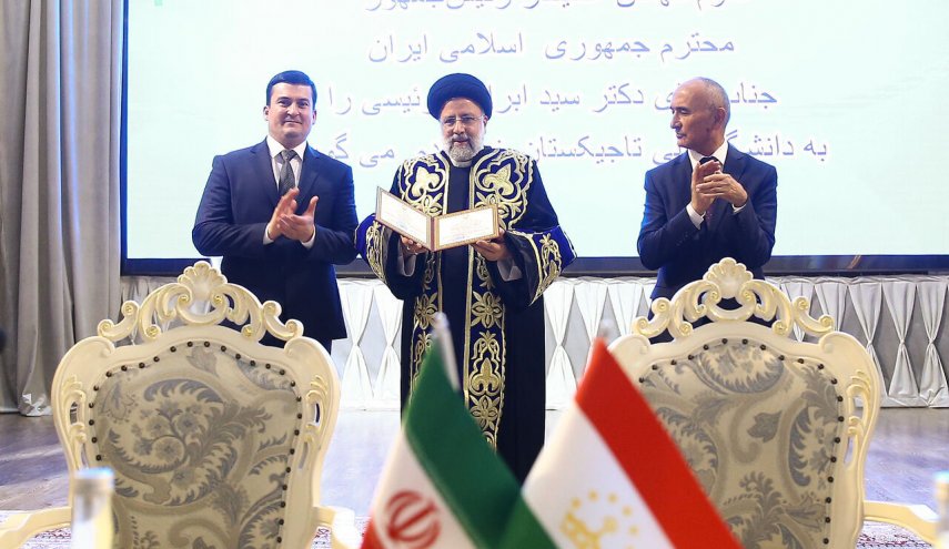 الجامعة الوطنية الطاجيكية تمنح الرئيس الايراني شهادة دكتوراه فخرية