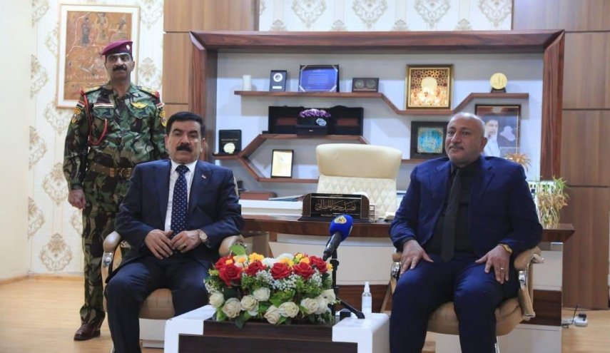 بالصور.. وزير الدفاع العراقي يصل إلى كربلاء المقدسة