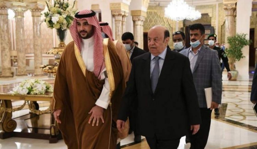 السعودية تبدأ اجراءات ترحيل هادي وكبار موظفيه
