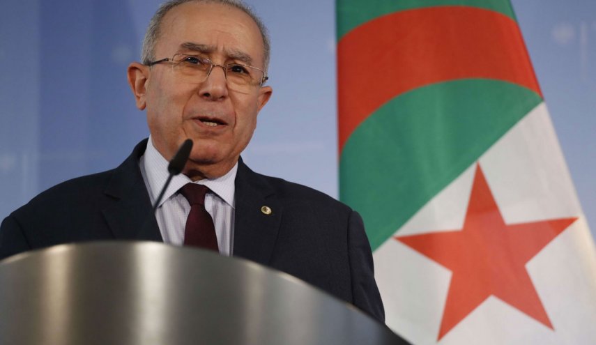 لعمامرة يشيد بدور  الراحل