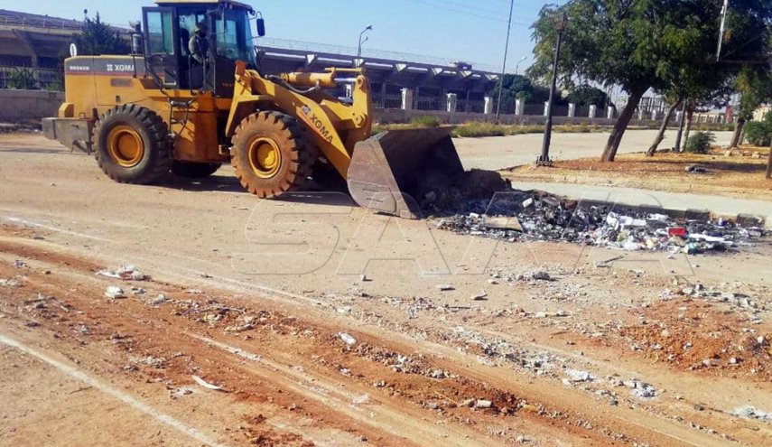 بالصور.. صيانة شبكات الكهرباء في درعا البلد 