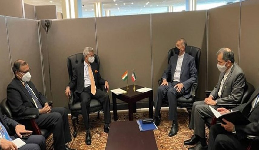 وزيرا خارجية ايران والهند يؤكدان على تنمية العلاقات الثنائية بين البلدين