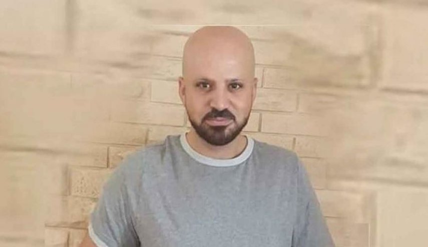 أسير فلسطيني مضرب منذ شهر محتجز في ظروف قاسية في 'عوفر'