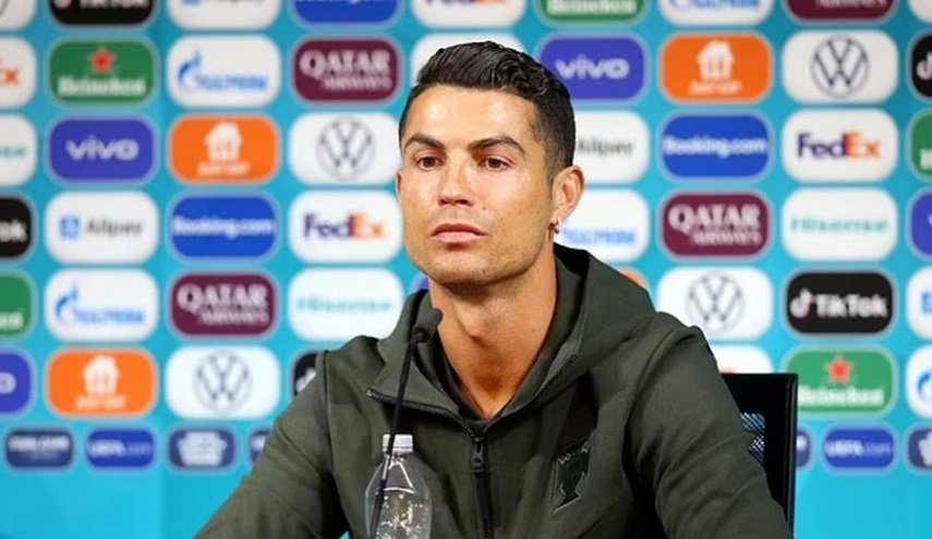  رونالدو يوجه 
