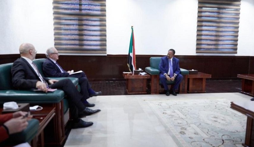 حمدوك يبحث مع مبعوث فرنسي دعم عملية الانتقال بالسودان

