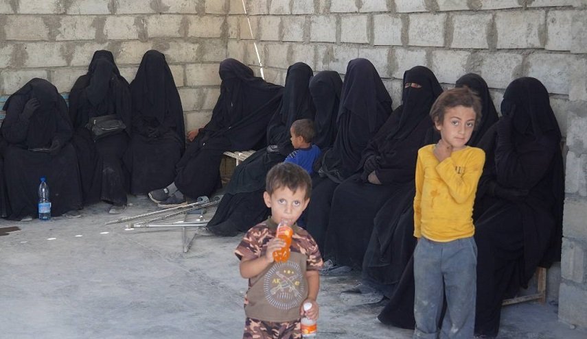 بالصور.. 115 عائلة عراقية تغادر مخيم الهول شمال سوريا 