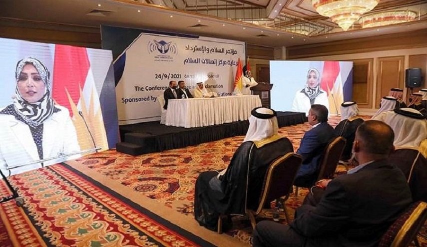 وثيقة.. وزارة الثقافة العراقية تطرد موظفة شارکت بمؤتمر التطبيع 