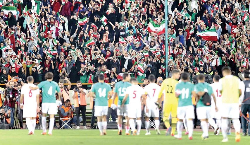 مباراة إيران وكوريا الجنوبية.. حضور عوائل وجماهير، مع تقنية VAR
