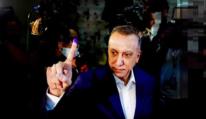 شاهد.. الكاظمي يخضع للتفتيش أمام مركز اقتراع في بغداد