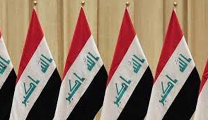 بالصور.. أحفاد السيد الحكيم يرافقونه بزي موحد في العملية الانتخابية
