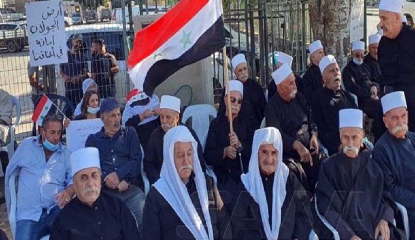 الاحتلال الإسرائيلي يعتقل أحد أبناء الجولان السوري المحتل + صورة
