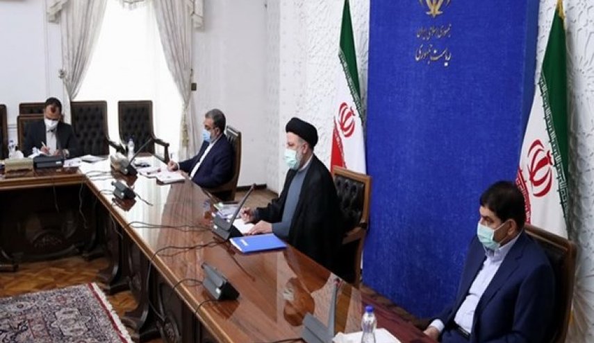 الرئيس الايراني يوعز بتوجيه السيولة نحو قطاع الانتاج