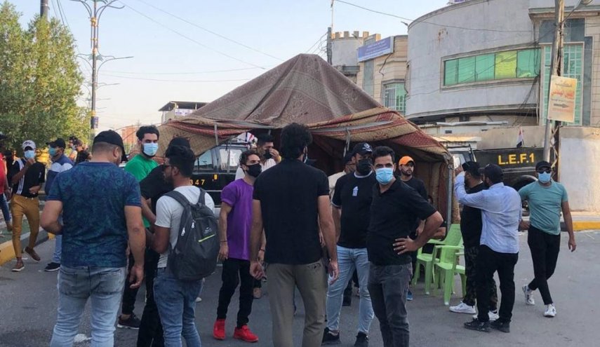 بالصور.. محتجون عراقيون يقررون الاعتصام بالمنطقة الخضراء 
