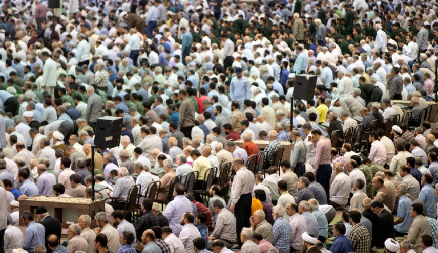 طهران تقيم أول صلاة جمعة عامة منذ ما يقرب عامين