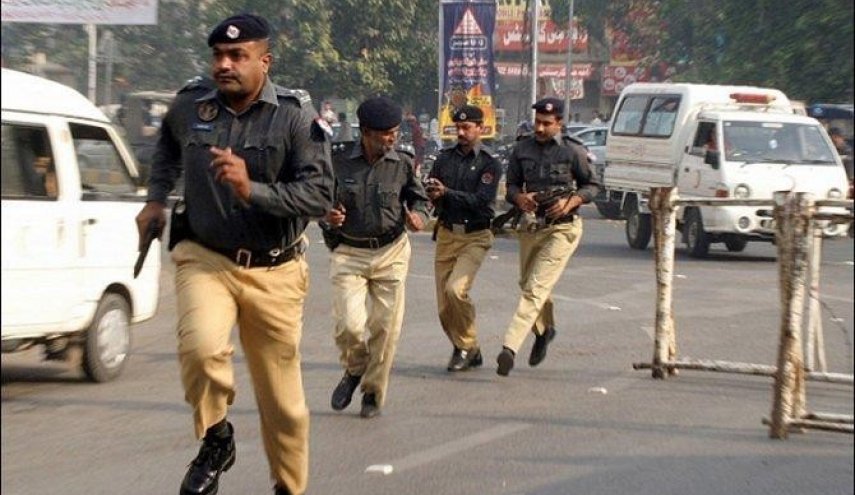 إصابة 13 شخصا في انفجار استهدف قوات الأمن في باكستان