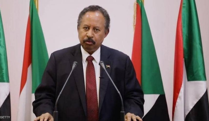 رئيس وزراء السودان يعلق على قضية حل الحكومة
