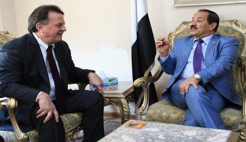 وزير الخارجية اليمني يلتقي منسق الأمم المتحدة للشؤون الإنسانية في اليمن