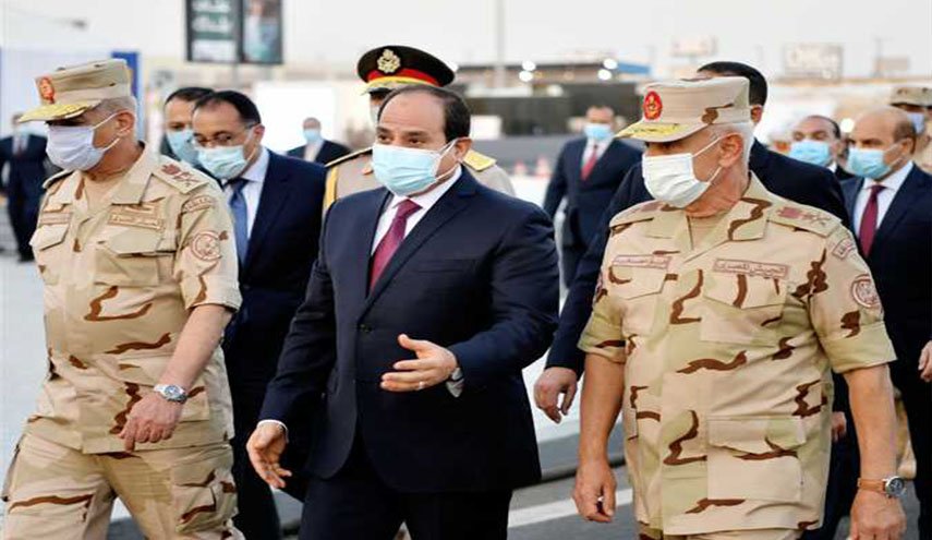 كيف علق الجيش المصري على قرار السيسي عدم تمديد الطوارئ؟