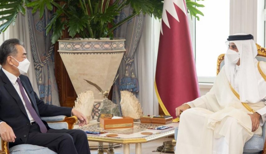 امير قطر يلتقي وزير خارجية الصين ويناقشان تطوير العلاقات