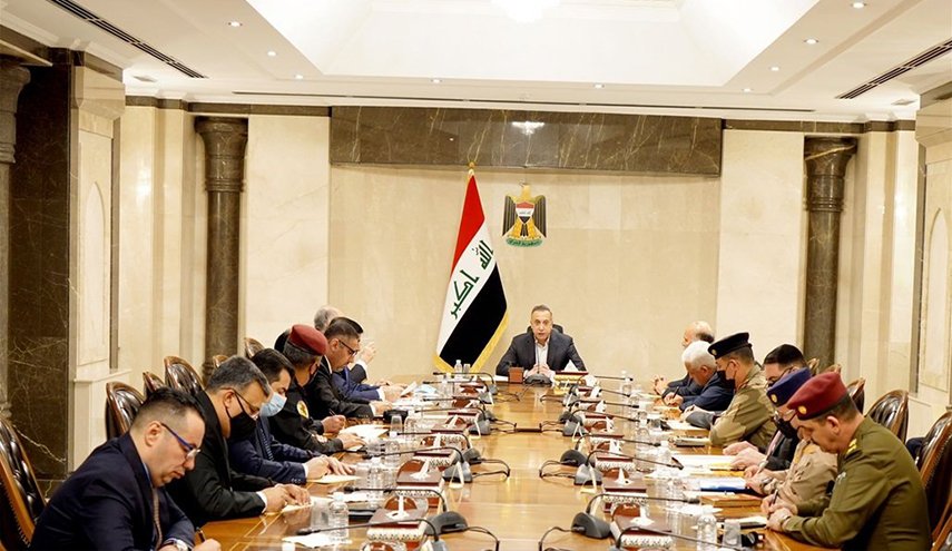 الكاظمي يجتمع مع القيادات الامنية بعد صدامات الخضراء