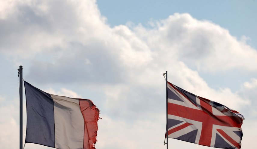 بريطانيا تستدعي السفير الفرنسي..وهذا هو السبب