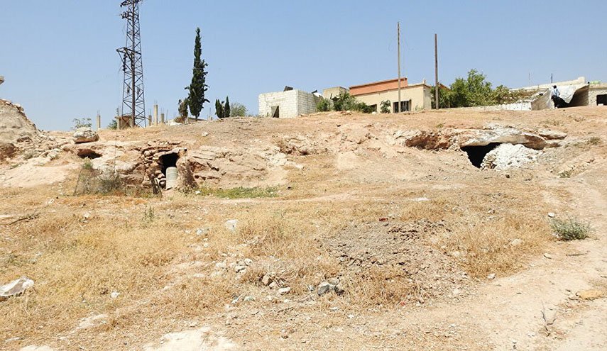 مسلحون يعتدون بقذيفة صاروخية على بلدة في ريف حماة