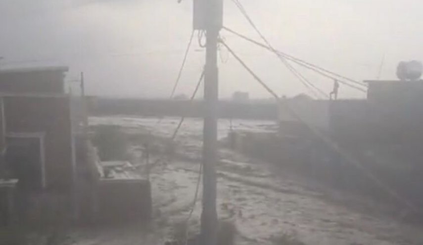 بالفيديو.. أمطار غزيرة تقطع الطرق في أربيل
