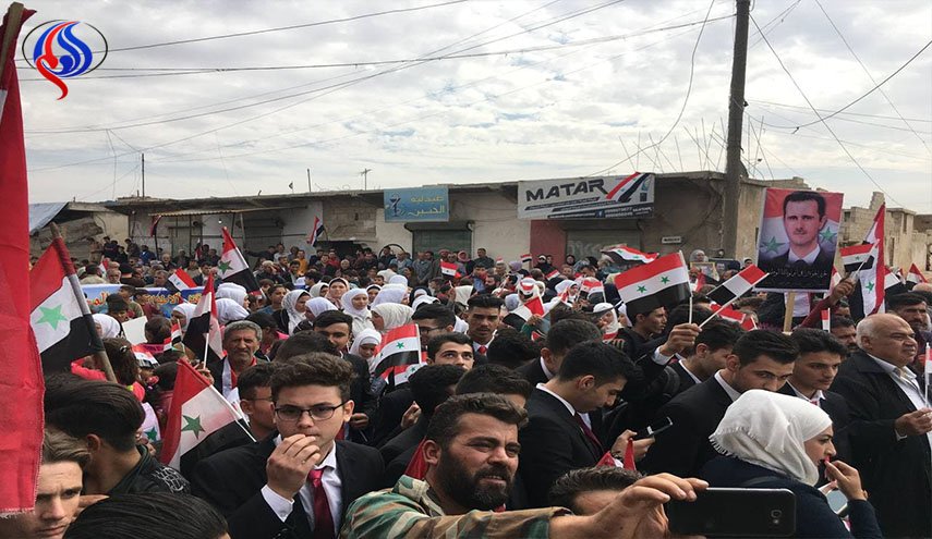 بالصور.. وقفة جماهيرية في تل رفعت السورية رفضا للاحتلال التركي