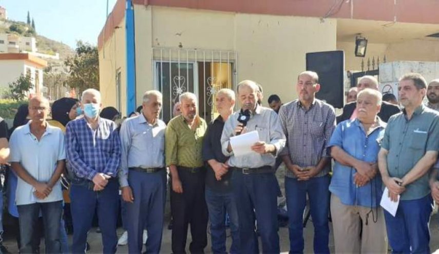 اعتصام لفصائل فلسطينية بصيدا امام مركز تدريب تابع للاونروا