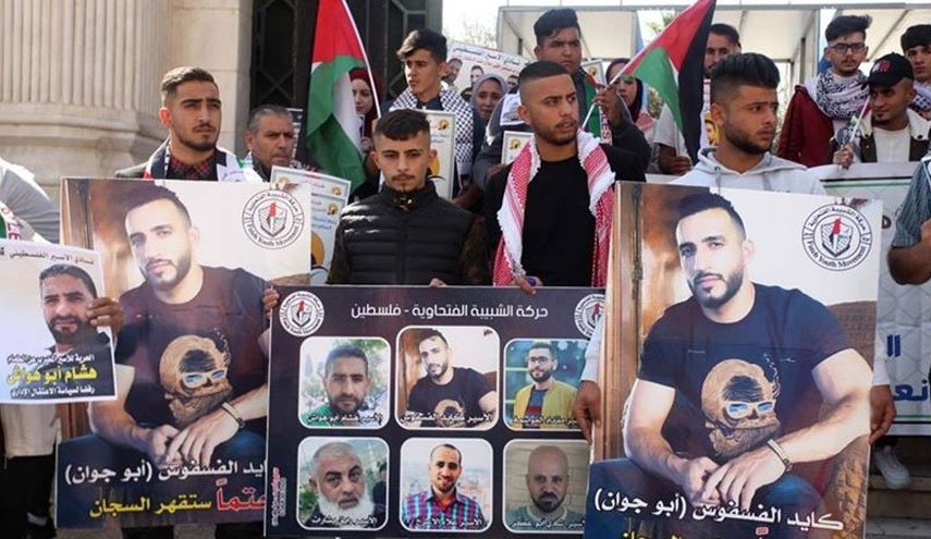 وقفة في رام الله نصرة للأسرى المضربين عن الطعام