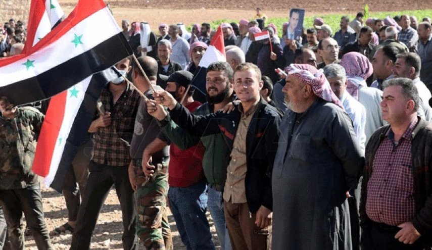 بالصور..أهالي بلدة فافين بریف حلب ينظمون وقفة احتجاجية