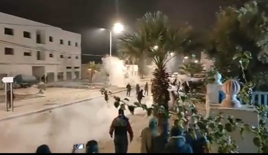 تونس.. هدوء حذر في عقارب واتحاد الشغل يدعو لإضراب اليوم الأربعاء